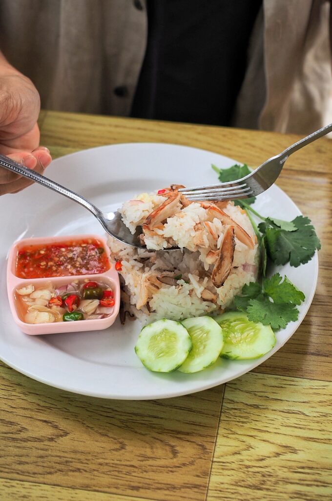ชายคลอง คาเฟ่ สามร้อยยอด